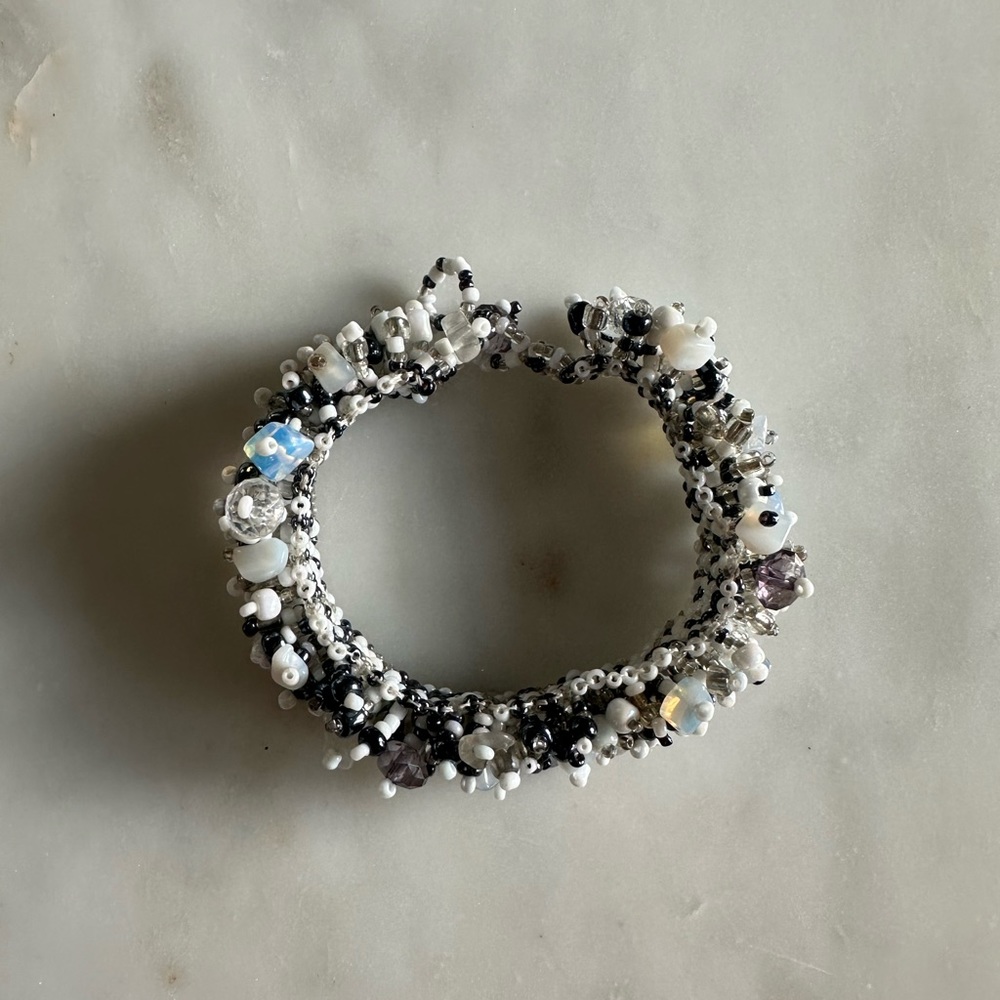3/$20💎 Glass bead bracelet - iridescent, frosted, matte - cool neutral tones